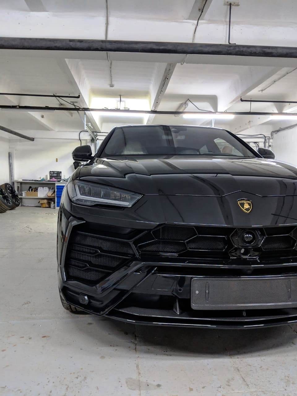 URUS Carbon Fiber parts