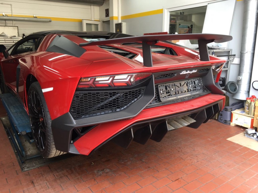 Lamborghini-Aventador-LP750-SV-carbon-body-kit (6)