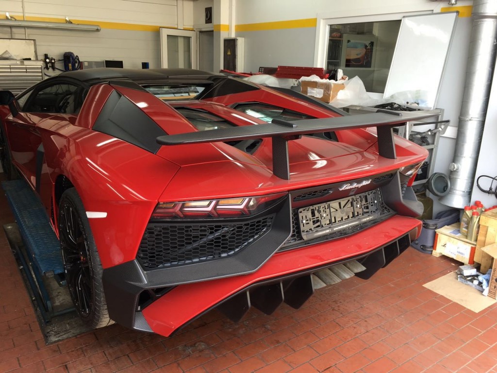 Lamborghini-Aventador-LP750-SV-carbon-body-kit (9)